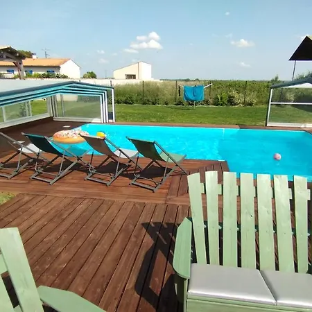 Le Making Of D'hotes Insolites Et Familiales לינה וארוחת בוקר *