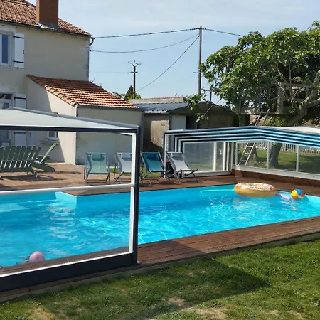 לינה וארוחת בוקר Le Making Of D'hotes Insolites Et Familiales Thairé