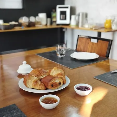 Bed & Breakfast Le Making Of D'hotes Insolites Et Familiales Thairé