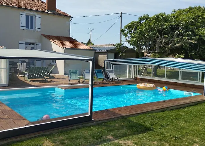 Bed & Breakfast Le Making Of D'hotes Insolites Et Familiales Thaire