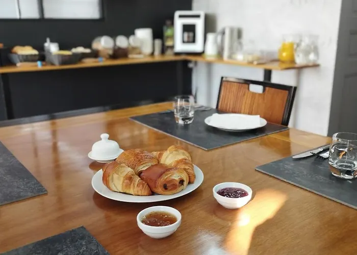 Bed & Breakfast Le Making Of D'hotes Insolites Et Familiales Thaire